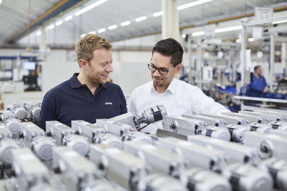 GEZE staff photo shoot 2018: Manufacturing quality assurance
