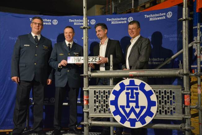  [Translate to English:] Feierliche Übergabe des Anhängers beim Technischen Hilfswerk in Leonberg. 