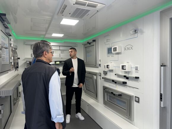 GEZE Italie lors de la tournée Infoprogetto
