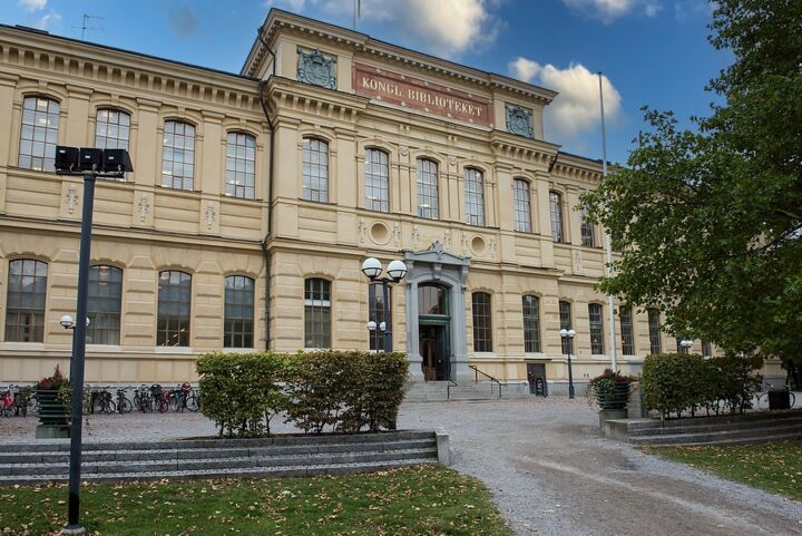 Вигляд спереду Королівської бібліотеки в Стокгольмі