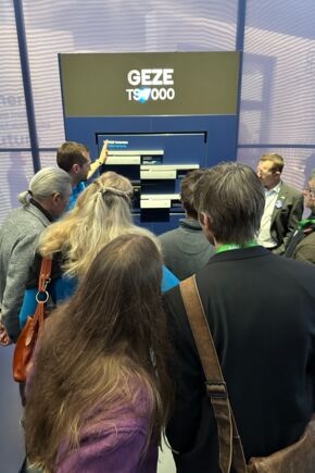  A large crowd attended the presentation of our world first, the TS 7000.
