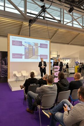 Live presentation on the Exhibitor Stage GEZE expert Günther Weizenhöfer gives a live lecture on the topic of ‘Critical interfaces on multifunctional doors’.