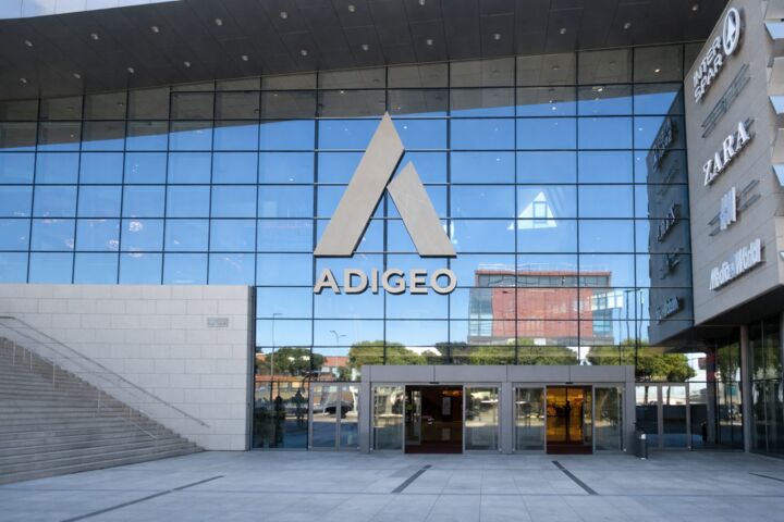 Exterior view of the Adigeo shopping centre in Verona 