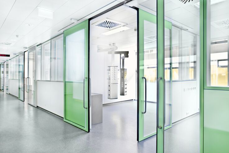 IGG-liukuovet, Klinikum Düsseldorf