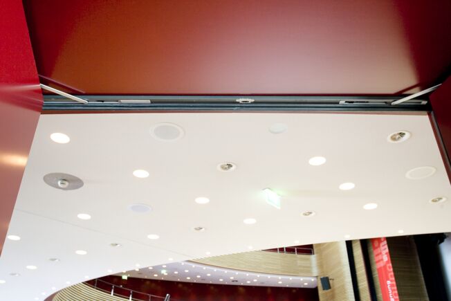 Door closer Boxer ISM in the Ludwigsburg Kreissparkasse (form of bank) Integrated door closer system for double leaf doors with closing sequence control, electric hold-open device and integrated back check that slows down strongly opened doors.