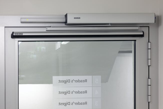 Slimdrive EMD-F + GC 334 + RSZ 6, Z-UP Combining the solutions provides convenient ease of access as well as smoke and fire protection.