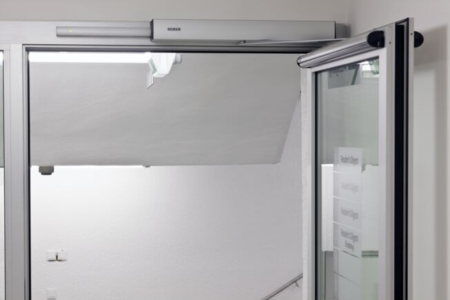 Slimdrive EMD-F + GC 334 + RSZ 6, Z flush-mounting The combination of the solutions provide comfortable ease of access and also provides smoke and fire protection.