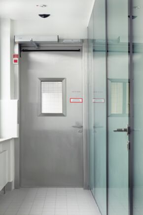 Nap d drzwi rozwieranych - TSA 160 NT F + centrala z wy  cznikiem dymowym   RSZ 5, Generali Elektrohydrauliczny nap d drzwi rozwieranych do jednoskrzyd owych drzwi przeciwpo arowych i dymoszczelnych z funkcj  Push & Go i automatycznym ruchem powrotnym