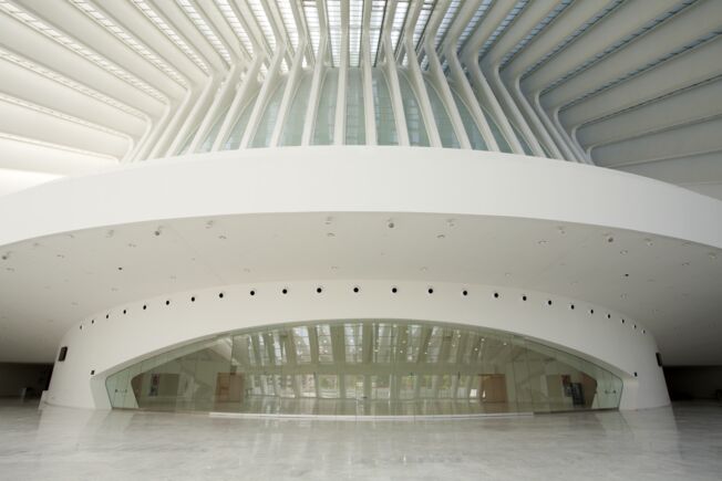MSW system in the Palacio de Congresos de Oviedo GEZE MSW systems provide maximum transparency and unhindered visibility, while at the same time organizing the space within rooms.