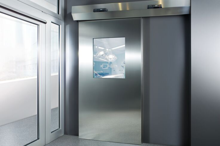 Sistem de u   glisant  Powerdrive PL-HT, aici într-un spital Sistem de u   glisant  liniar  automat pentru u i grele mari în zonele cu cerin e de igien  ridicate.