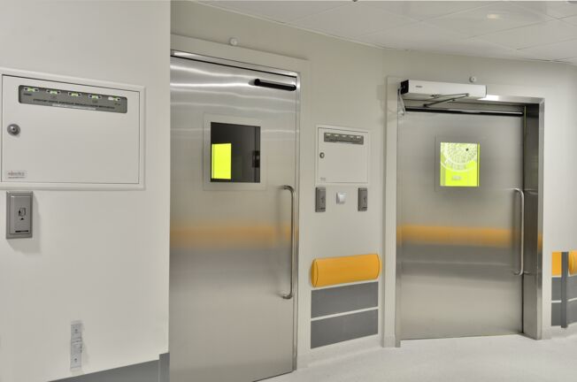 TSA 160 NT   elektrohydrauliczny nap d drzwi rozwieranych do drzwi o masie do 250 kg Automatyczny system TSA 160 NT IS to system drzwi obrotowych ze zintegrowan , niewidoczn  regulacj  kolejno ci zamykania.