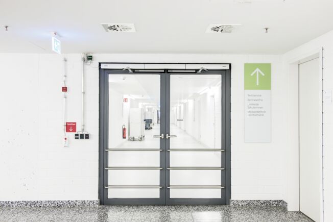 Slimdrive EMD F-IS with closing sequence control Fire and smoke protection door at Olgahospital, Stuttgart