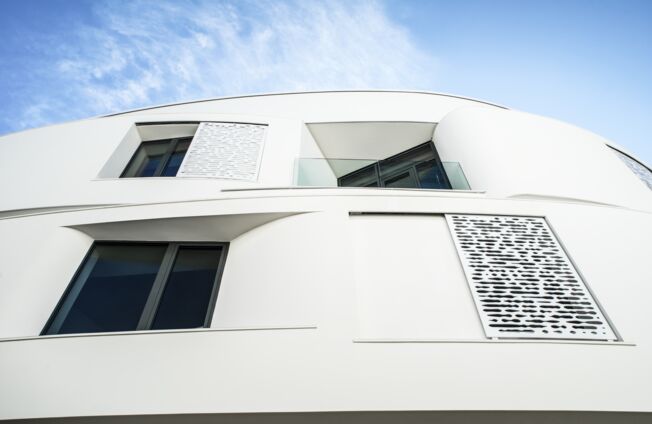 Luxe wooncomplex KADO KARIM Of het nu gaat om openbare of particuliere toepassingen, in grotere of kleinere objecten, in nieuwe of bestaande gebouwen   oplossingen van GEZE maken het dagelijks leven gemakkelijker voor inwoners en gebruikers en de eigenaren van een gebouw.