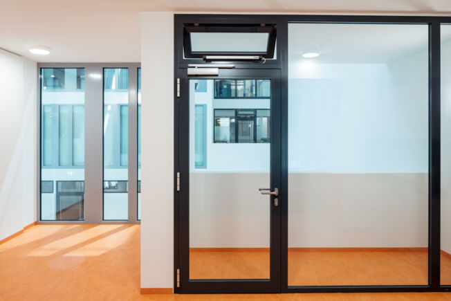 TS 5000 ECline with Slimchain in frame installation, installed in the Leonberg town hall Overhead door closer with guide rail for barrier-free single leaf doors with opening assistance for easy opening and comfortable passing through the door
