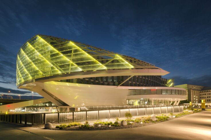 Excellent architectural quality, functional working environment, sustainable management: the ÖAMTC headquarters in Vienna with German Sustainable Building Council (DGNB) certified products from GEZE.
