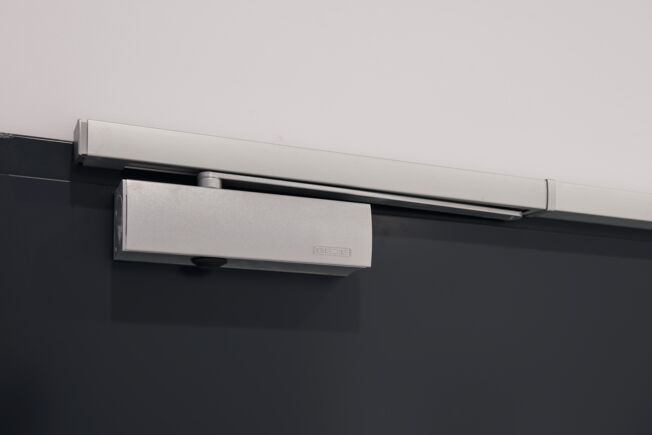 Door closer TS 3000 V at Medicus Clinic in Wroc awiu, Poland Overhead door closer with guide rail for single leaf doors with hydraulic latching action accelerating the door just before reaching the closed position