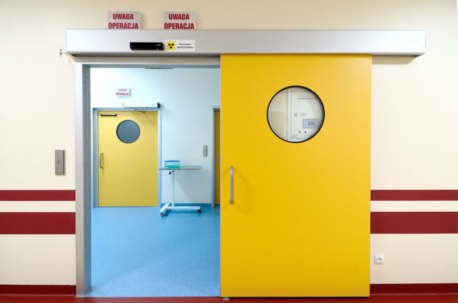 U   glisant  automat  ECdrive H, în special pentru spital instalate în clinica Asklepios din Rzeszów (Polonia) Sistem de u   glisant  liniar  automat pentru zonele cu cerin e de igien  ridicate
