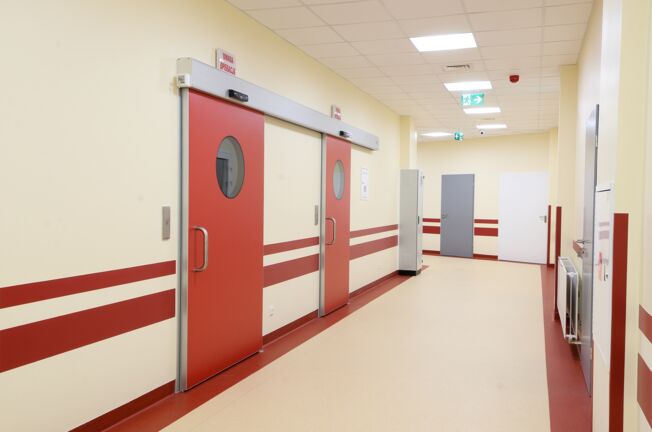 U   glisant  automat  ECdrive H special  pentru spitale instalat  în clinica Asklepios din Rzeszów (Polonia) Sistem de u   glisant  liniar  automat pentru zonele cu cerin e de igien  ridicate