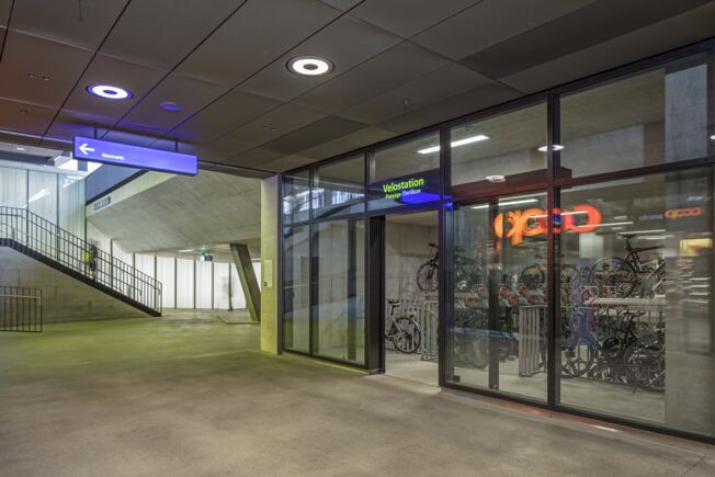 Klizna vrata Powerdrive PL EI30, kolodvor Zürich Oerlikon  vicarska Automatski sustav linearnih kliznih vrata za velika i te ka vrata, sa samostalnom identifikacijom pogre ke i protokoliranjem