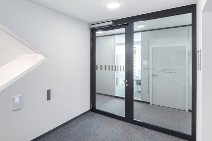 Swing doors - Swing doors in many forms guide us comfortably through daily life. Swing doors – also called single-action doors – are everywhere.