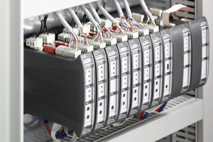 Smoke and heat extraction system control panels - Control units are the brain and the power supply of the smoke and heat extraction system in your building. They control all smoke and heat extraction system components for safe smoke and heat extraction in case of fire.