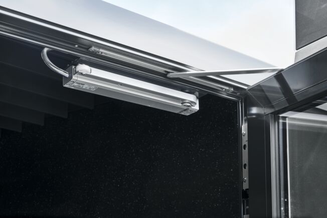 K 600 retractable arm drive Equipped with the retractable arm drive K 600 for fresh air supply in the event of fire.