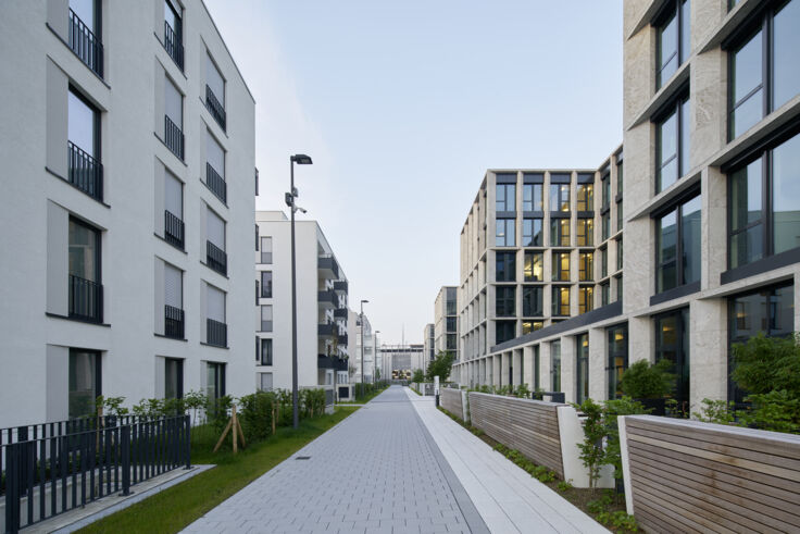 Office and residential building on the grounds of GAG Immobilien AG in Cologne © Jens Willebrand / GEZE GmbH