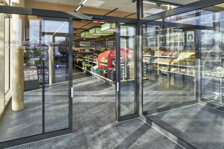 GEZE ECdrive T2 i den nye ALDI Süd-filialen i Mühldorf am Inn i Bayern i Tyskland