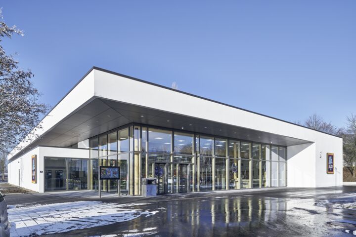 Modern Aldi building with automatic linear sliding doors.