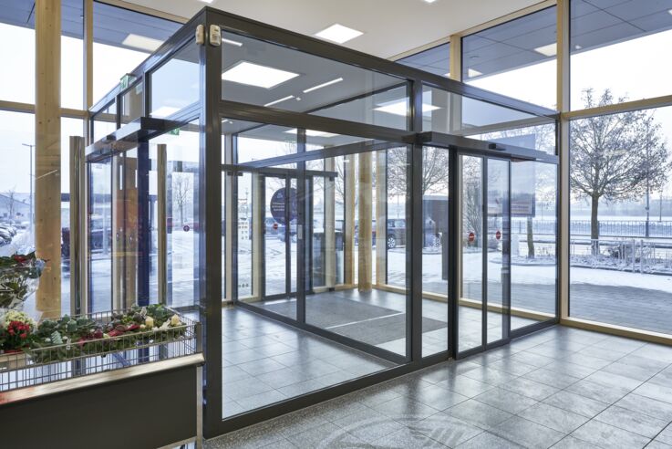 ECdrive T2-FR automatic sliding door drive, installed in the Aldi Süd branch in Mühldorf