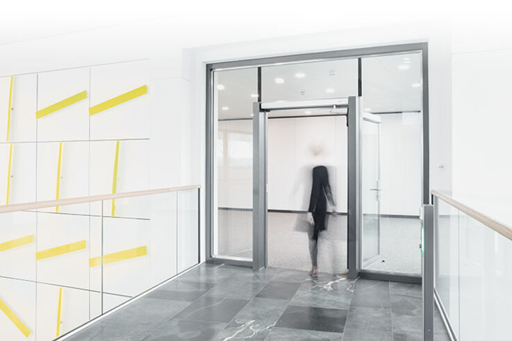 Sistemi di controllo accessi - Se il vostro edificio ha un elevato flusso di passaggio, potete affidarvi a un sistema di controllo accessi efficiente. La soluzione ideale potrebbe essere una variante semplice con Card o PIN.