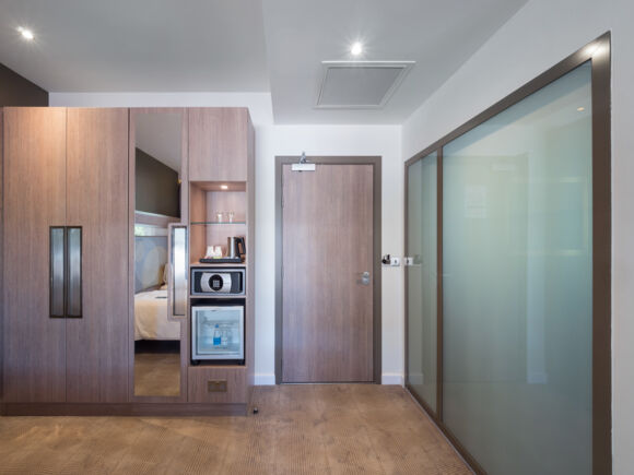 Novotel London Heathrow Sliding doors, door closers or glass partition wall systems   GEZE is turning the Novotel at Heathrow Airport into the new design flagship of the Nine Group.