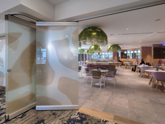 Novotel London Heathrow Sliding doors, door closers or glass partition wall systems   GEZE is turning the Novotel at Heathrow Airport into the new design flagship of the Nine Group.