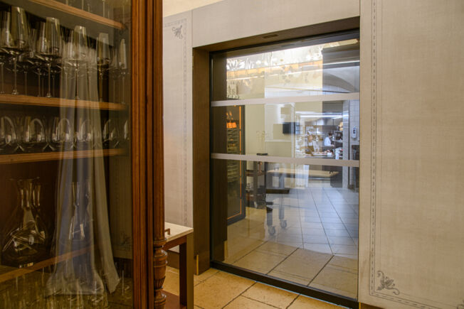 Hôtel Richer de Belleval, Montpellier Higijenski i prakti ni u isto vrijeme: klizna vrata ECdrive T2 u kuhinju aktiviraju se pomo u no nog prekida a.