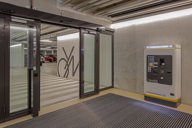 Porte coulissante automatique Powerdrive PL EI30, Centre athlétique Oym, Suisse Système de porte coulissante automatique pour portes coupe-feu grandes et lourdes de catégorie de résistance EI30.