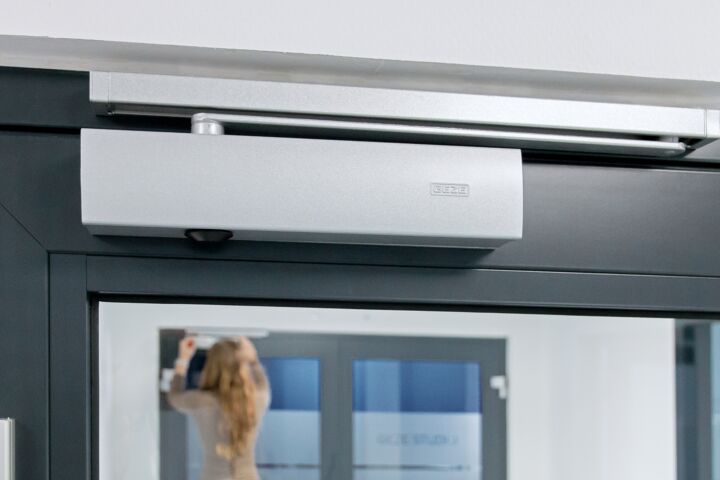 Installation of a GEZE door closer