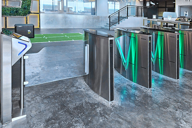 OX GS & OX TS Servo-driven gates - These turnstiles are equipped with servo drives, and are an outstanding choice for combination with OX tripod style turnstiles. This guarantees a uniform appearance. The housing used on the OX product family combines ergonomics and design.