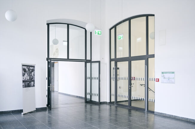 TS 5000 R-ISM, Uni Schloss Mannheim Türschließer TS 5000 R-ISM an einer 2-flügeligen Tür an der Universität Schloss Mannheim