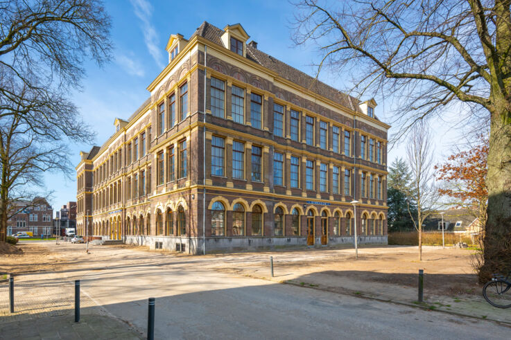 Utsiden av den fredede skolebygningen HBS Kampen
