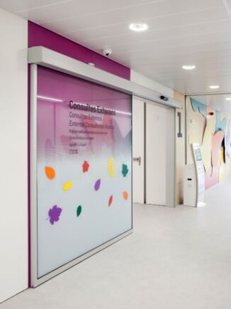 SJD Pediatric Cancer Center Pristup do SJD Pediatric Cancer Center uz pomo  vrata s kliznim pogonom ECdrive.