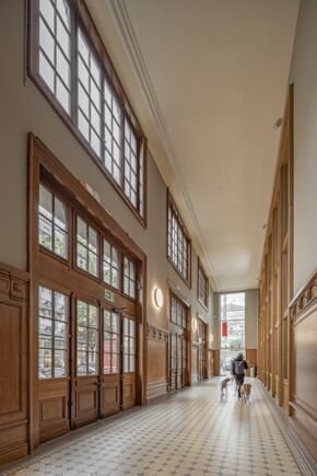 Montreux railway station Chain drive for large and heavy window elements that need large opening widths