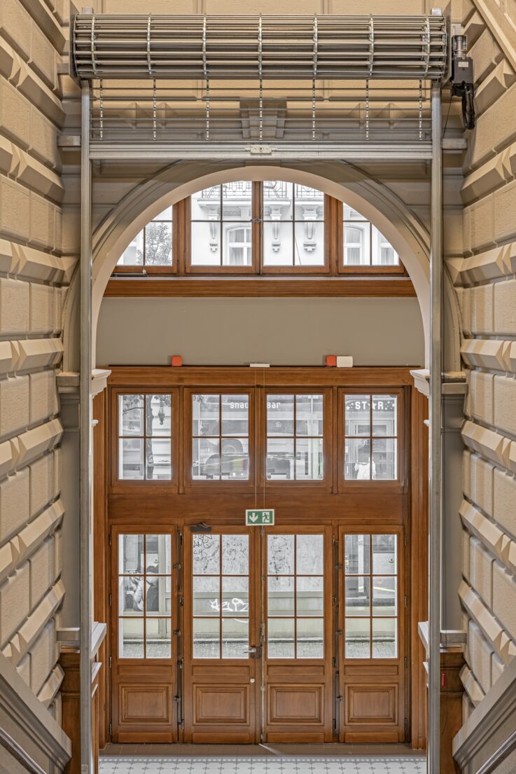 Het Gare de Montreux maakt indruk met zijn monumentale architectuur.